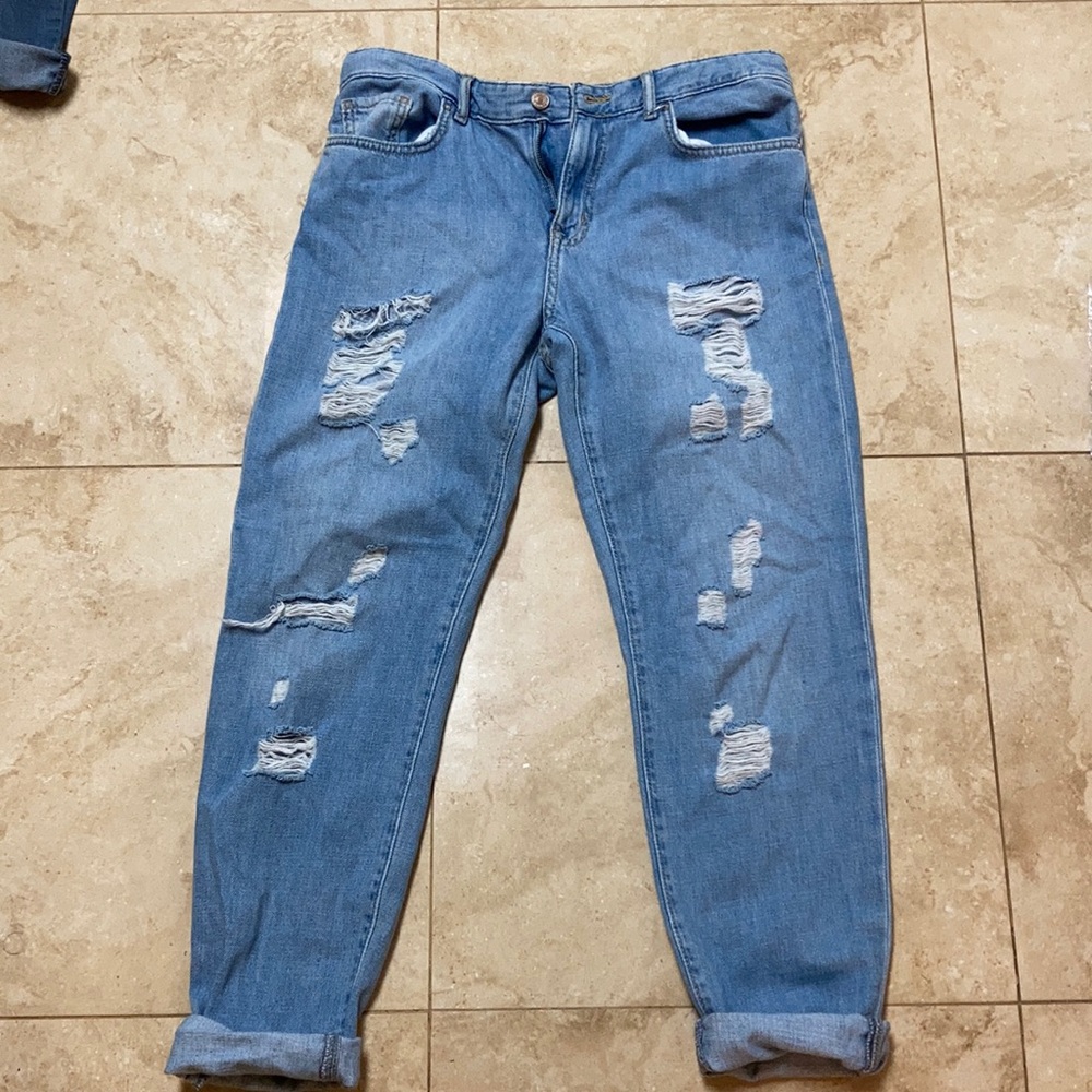 Forever 21 ripped girlfriend jeans
